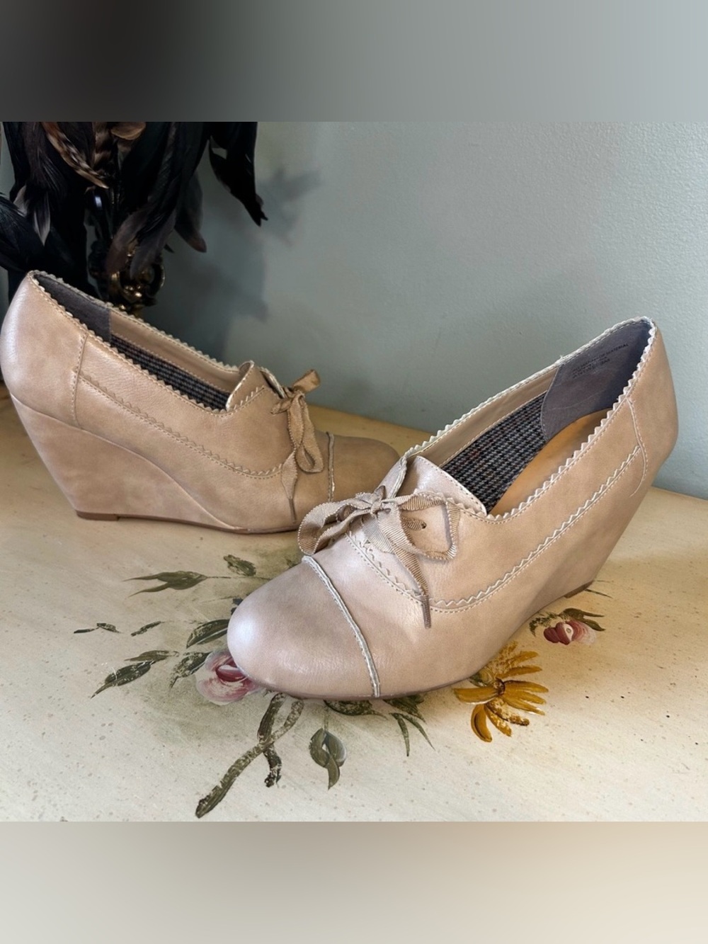 Crown Vintage Light Tan Faux Leather Lace Up Front Wedge Heel Pumps Shoes